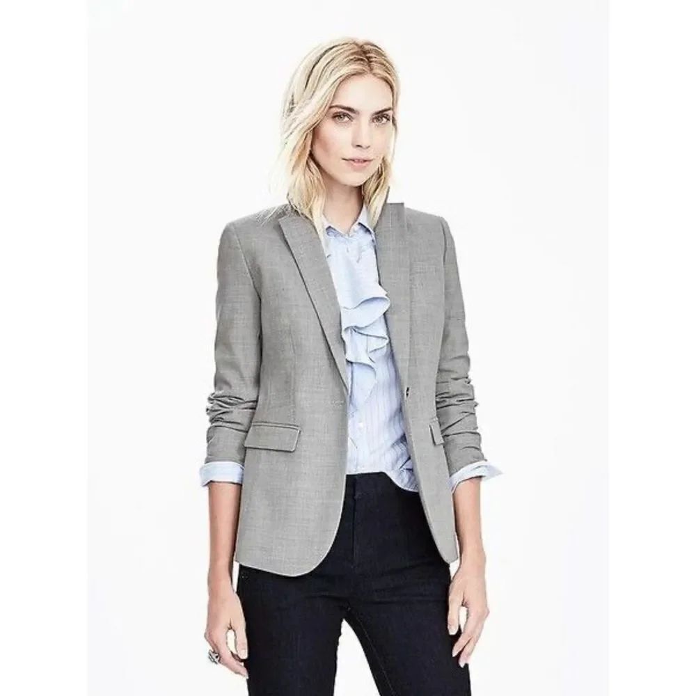 ✨ new york & company grey blazer✨